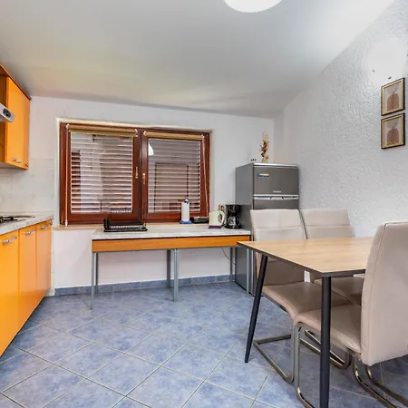 Mikulina Apartman Baska (Krk)